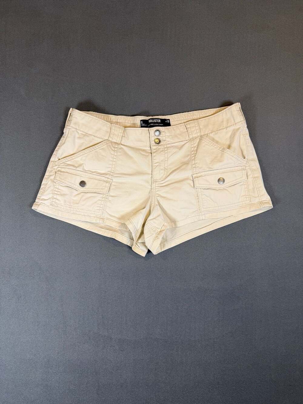 Hollister Low-Rise Classic Short Size 6 W28 Khaki Cargo